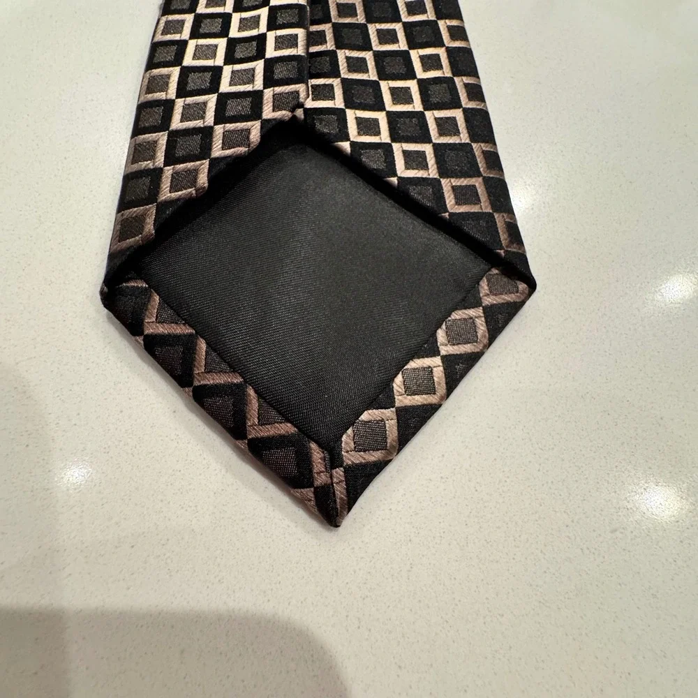Kenneth Cole Reaction Men Silk Necktie Black Bronze Geometric Square Pattern Tie